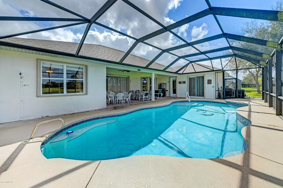 Photo of 1830 Windbrook Drive SE