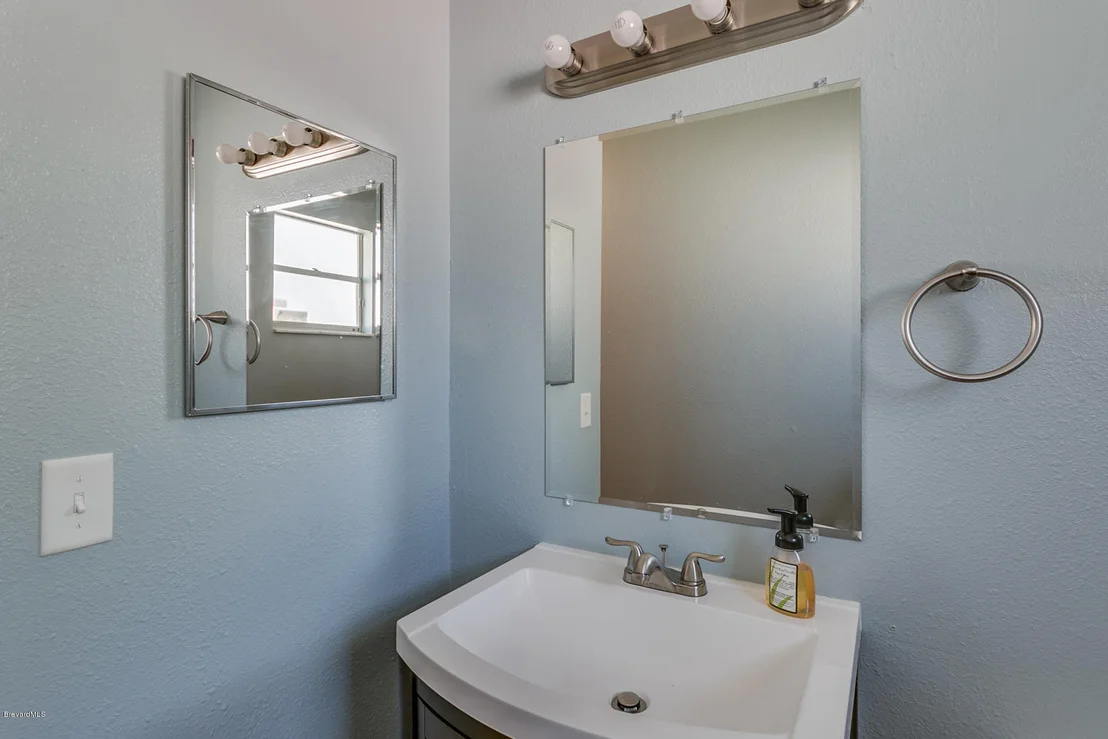 Photo of Unit 0 at 1835 Lansing Street