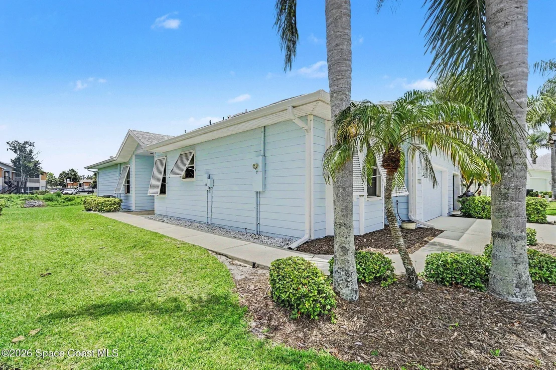 Photo of 1022 Eleuthera Drive NE