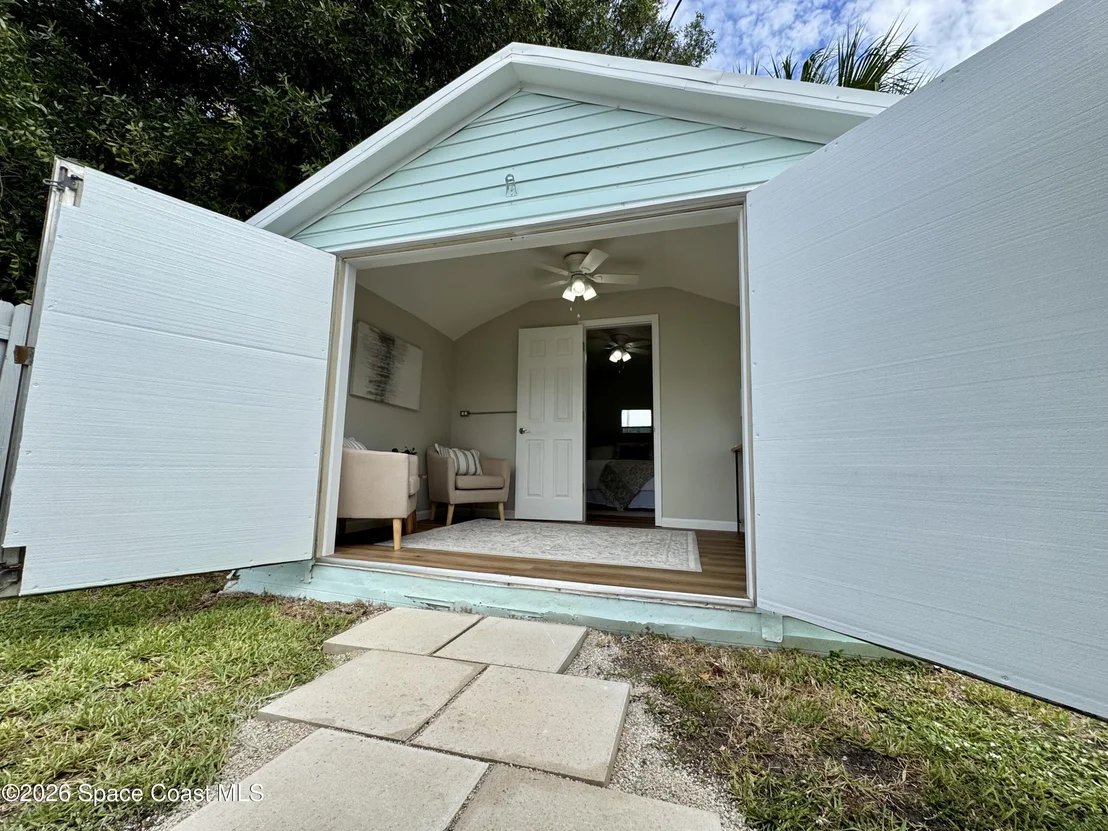 Photo of 2252 Laden Road