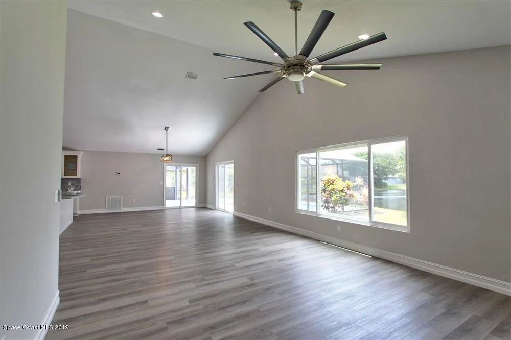 Photo of 2090 Lionel Drive
