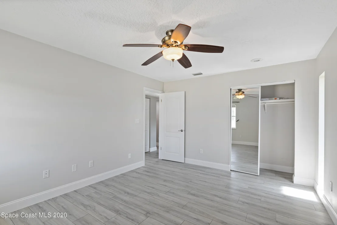 Photo of 609 Roberts Lane NE