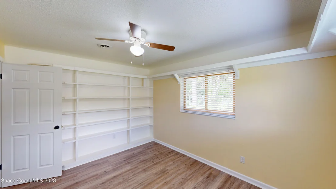 Photo of 1045 Green Road