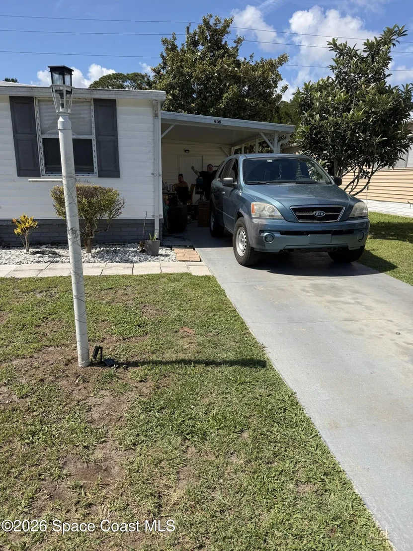 Photo of 909 Vireo Drive