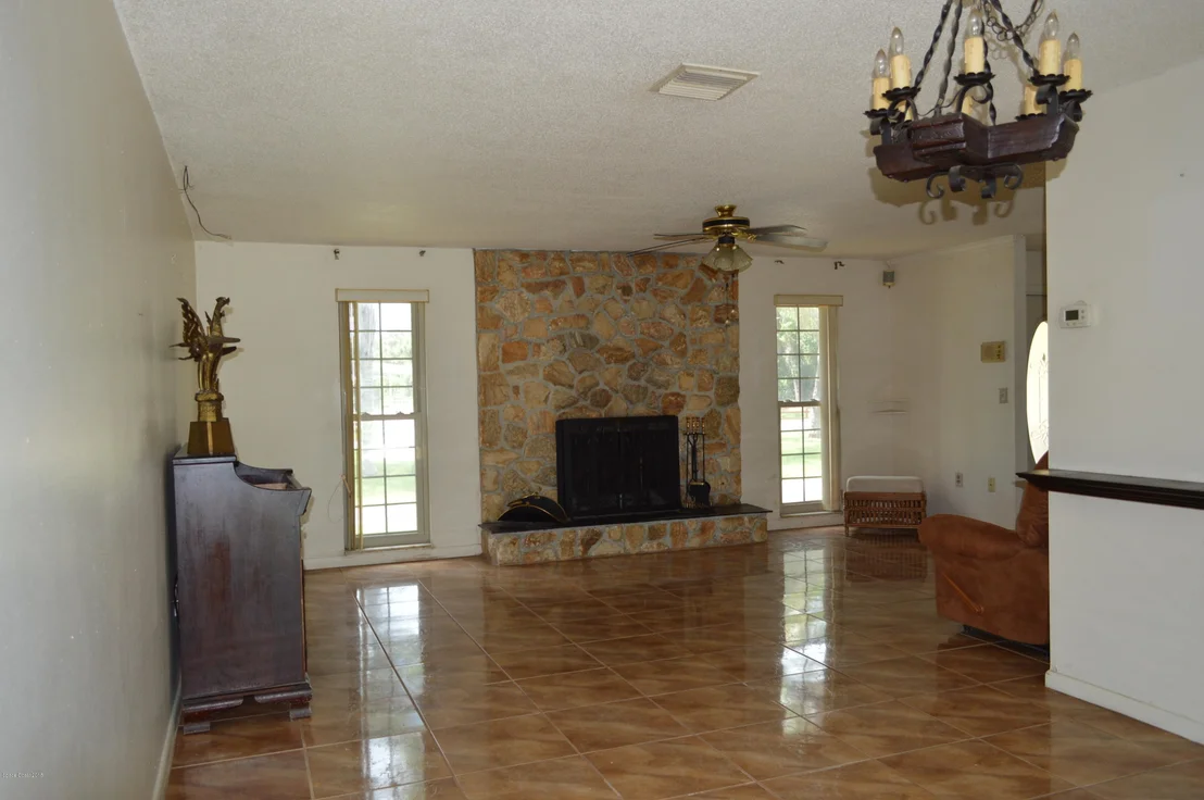 Photo of 4000 Lakebreeze Boulevard
