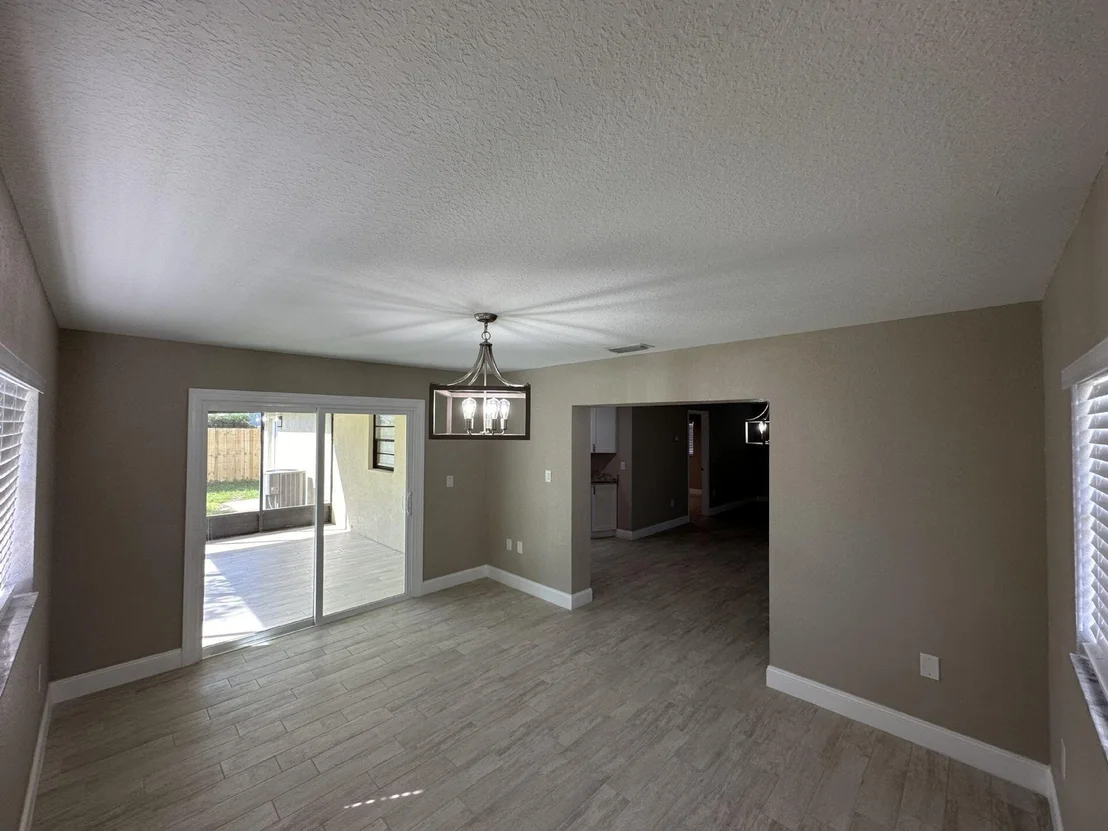 Photo of 761 Aragon Avenue NE