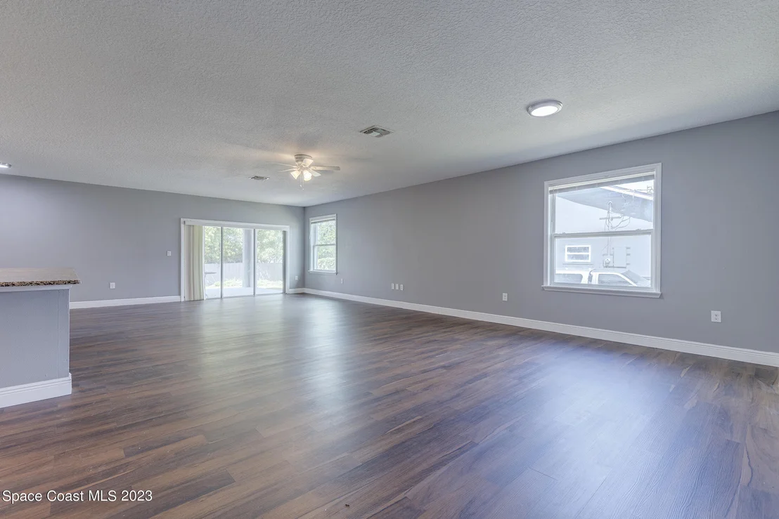 Photo of 6590 Fuller Avenue