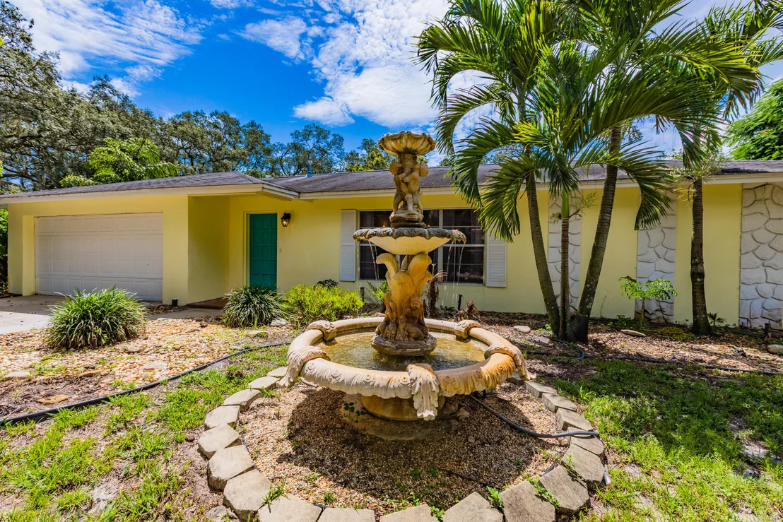 Photo of 323 Darrow Court