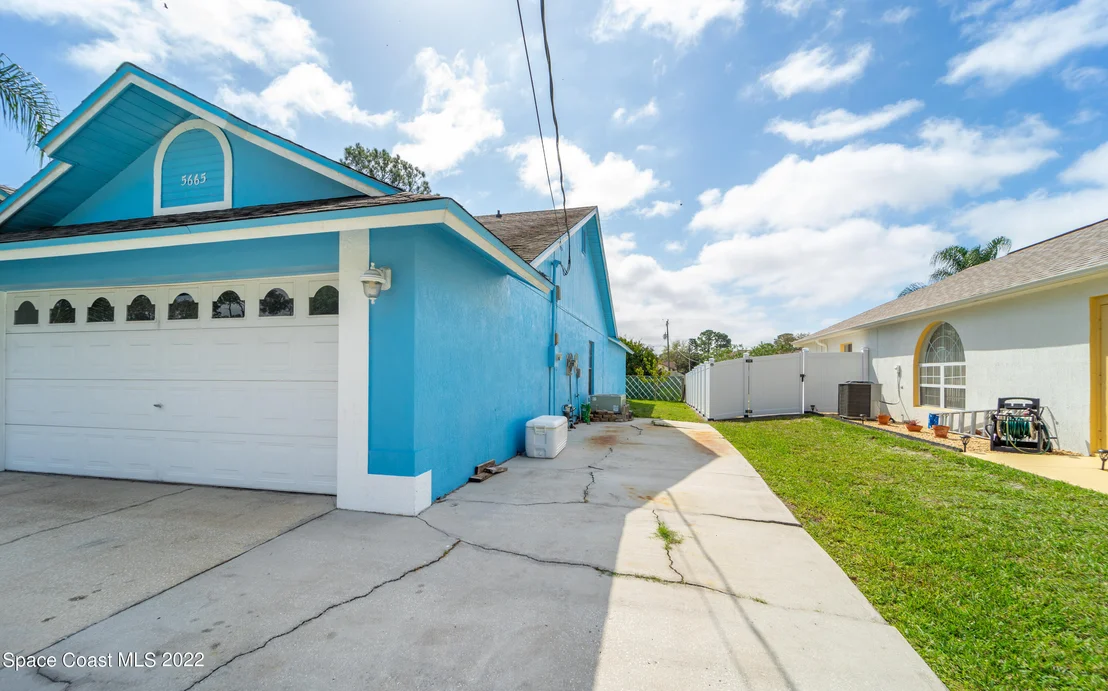 Photo of 5665 Graham Street