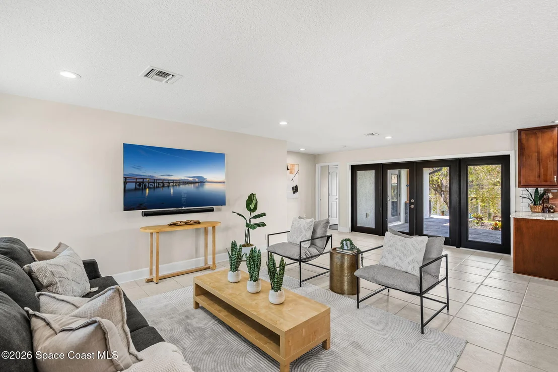 Photo of 213 River Road