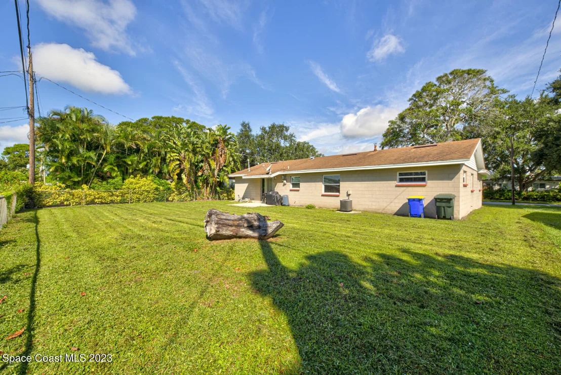 Photo of 1380 Estridge Drive