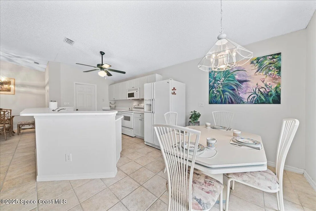 Photo of 883 Villa Drive