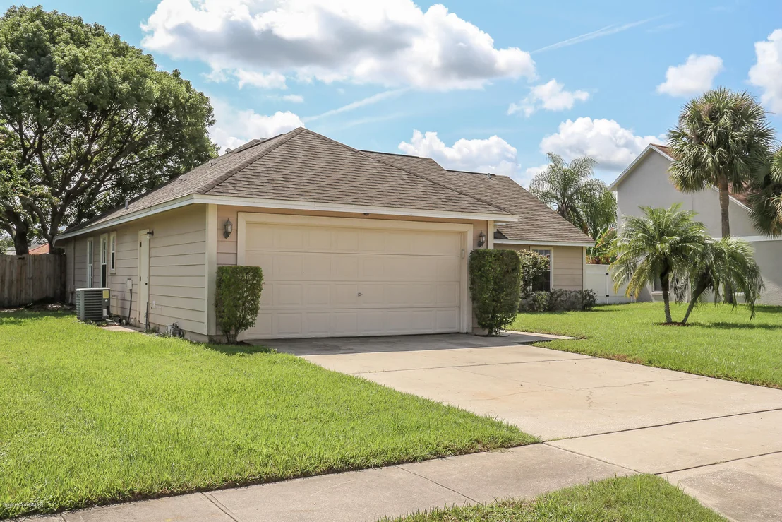 Photo of 1337 Heritage Acres Boulevard
