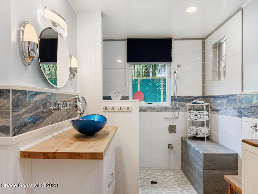 Photo of 526 Sunset Boulevard