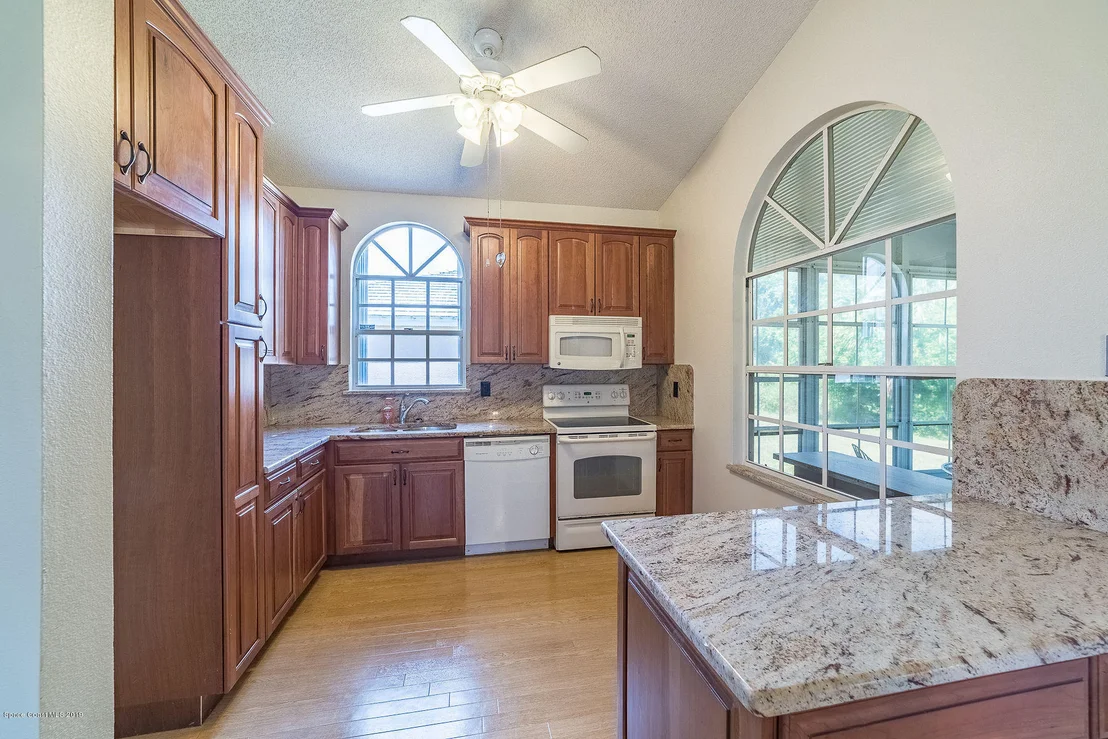 Photo of 1101 Goldenrod Circle NE