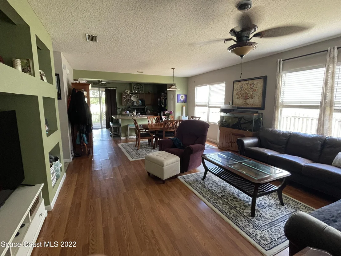 Photo of 985 Riviera Point Drive