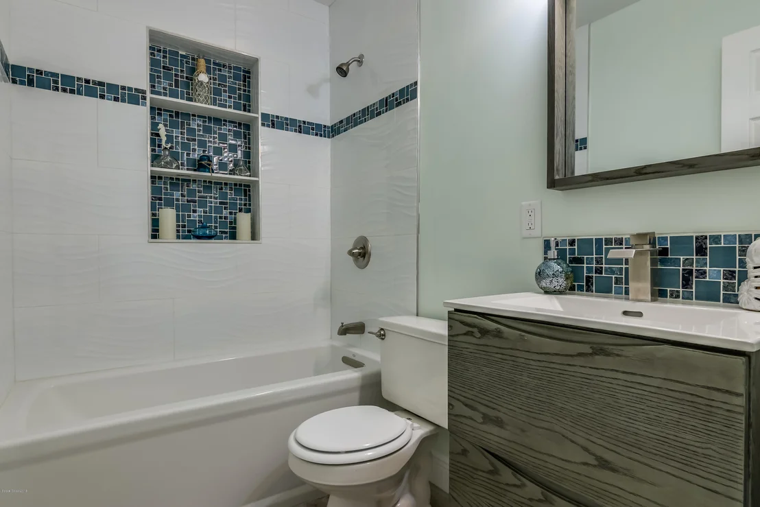 Photo of 320 Avenida De La Vista