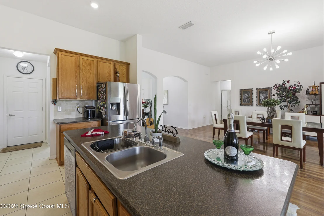 Photo of 1121 Morgan Circle NE