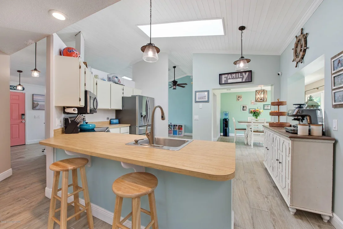 Photo of 229 Chalet Avenue