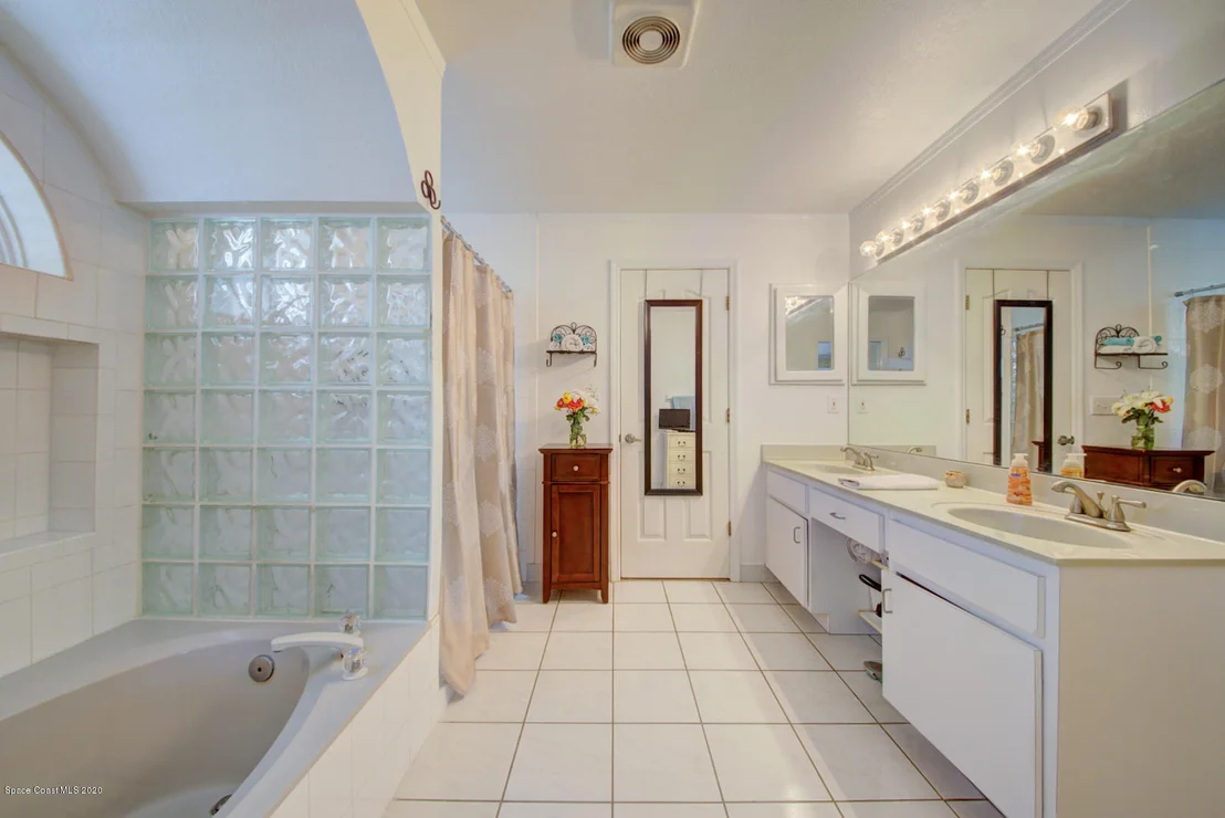 Photo of 2164 Royal Oaks Drive