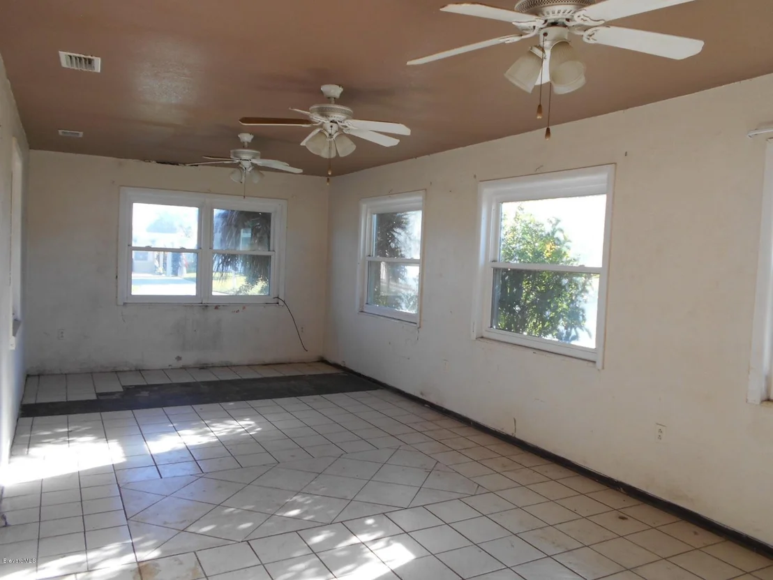 Photo of 2921 Lawrence Drive