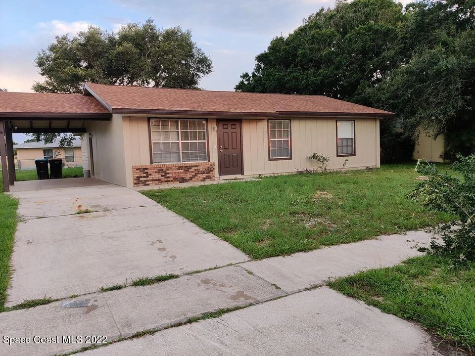 Photo of 1114 Abbey Circle NE