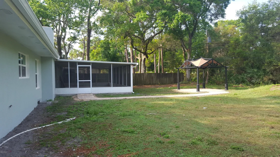 Photo of 327 Meadowood Lane