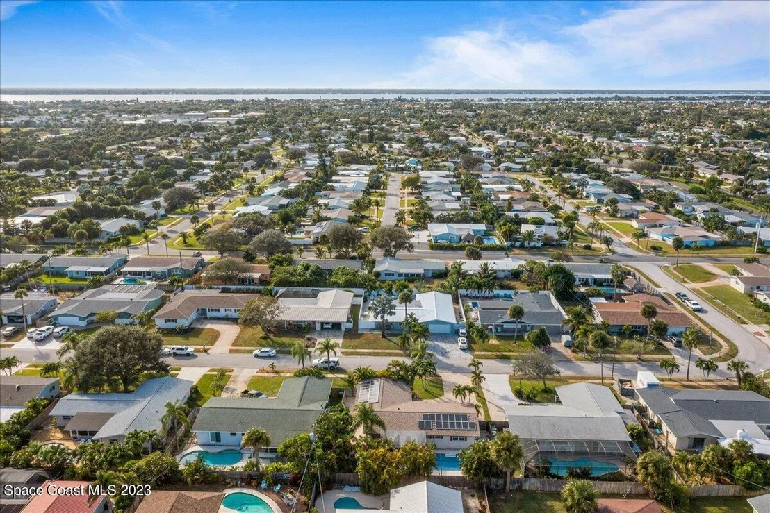 Photo of 615 N Robert Way
