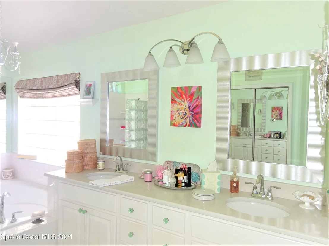Photo of 941 Pelican Lane