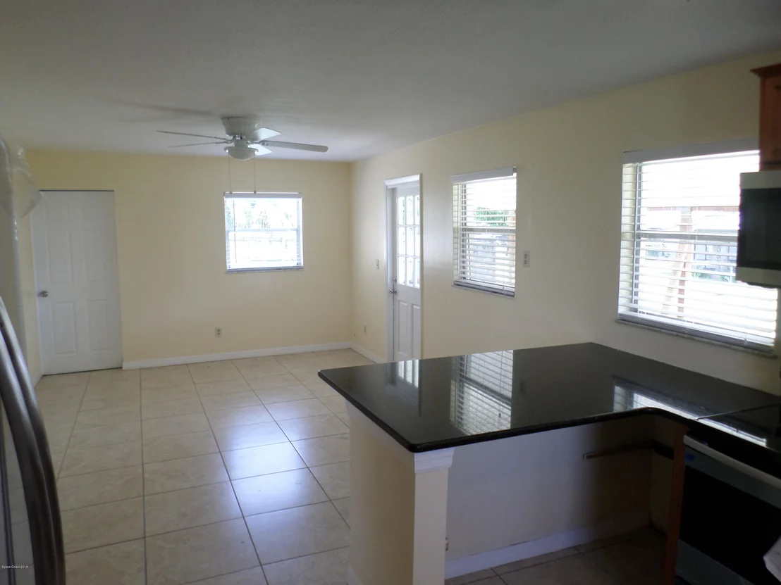 Photo of 1048 Illinois Road