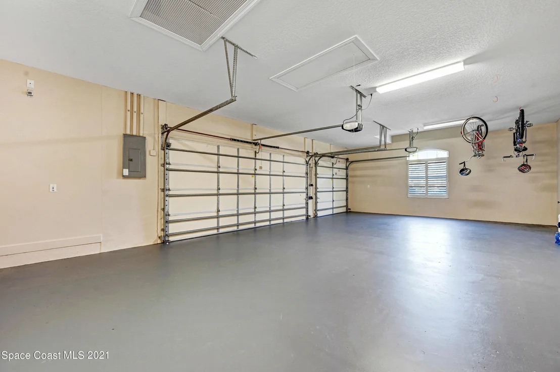 Photo of 882 Oak Park Drive