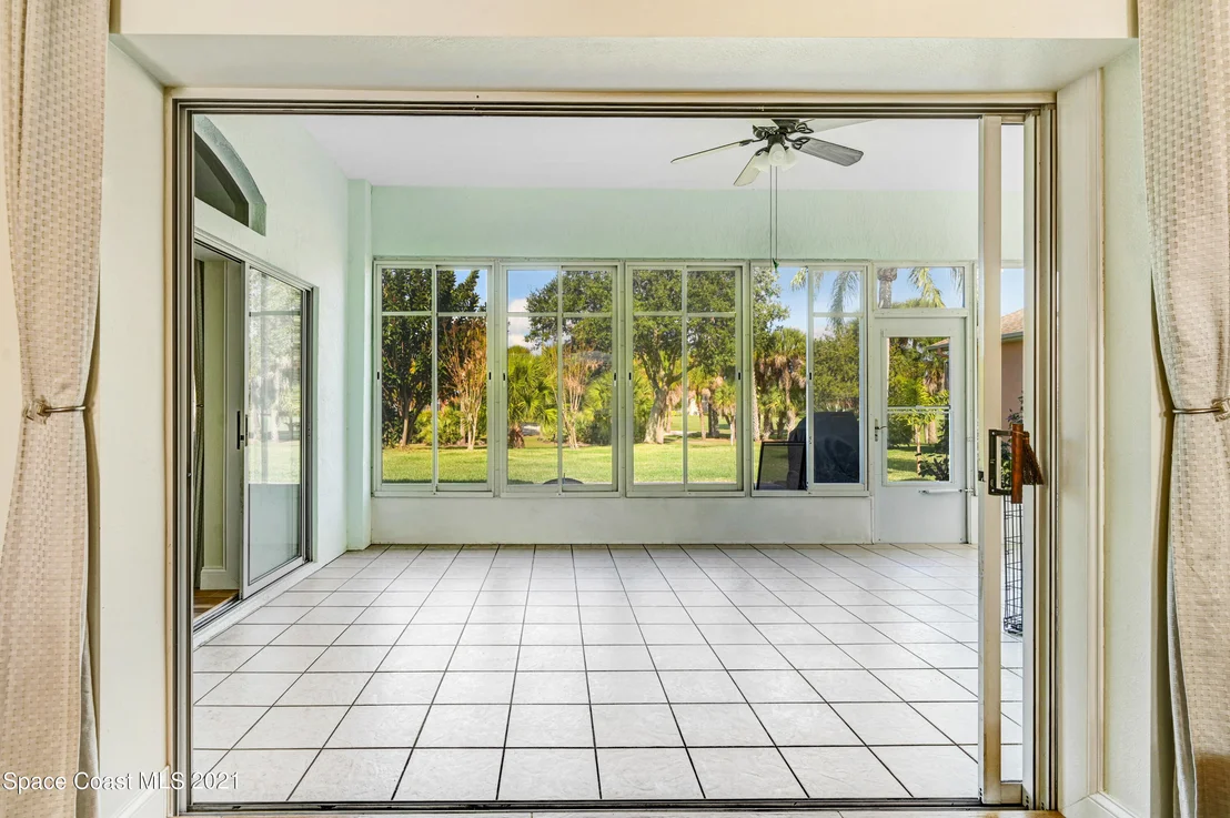 Photo of 2571 Canterbury Circle