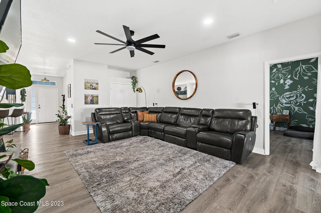 Photo of 362 Waterside Circle