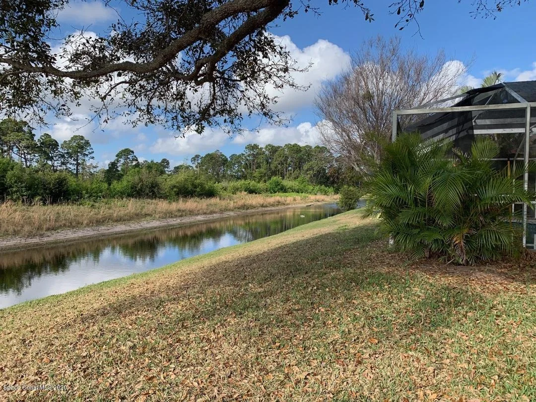 Photo of 889 Villa Drive