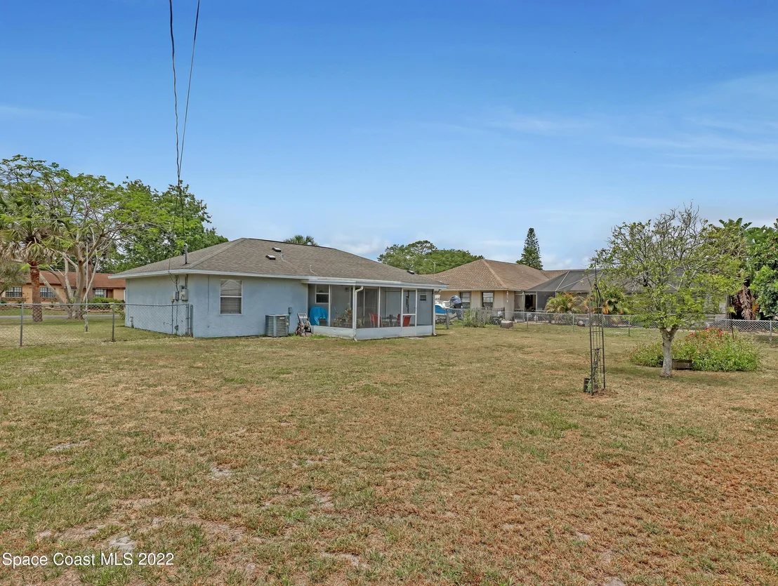 Photo of 761 Azure Avenue NE
