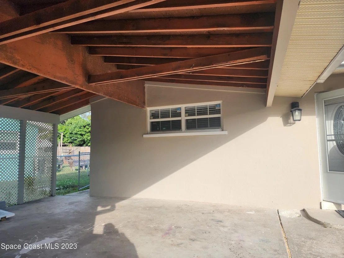 Photo of 581 Oxford Avenue