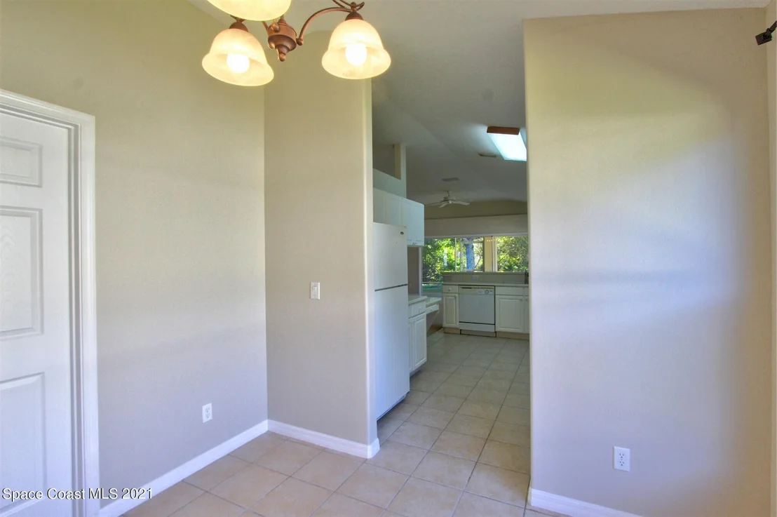 Photo of 932 Tavernier Circle NE