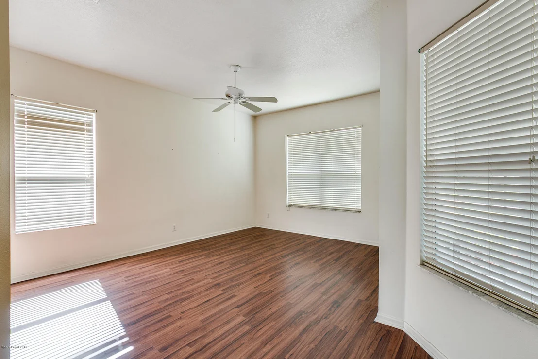 Photo of 899 Lyons Circle NW