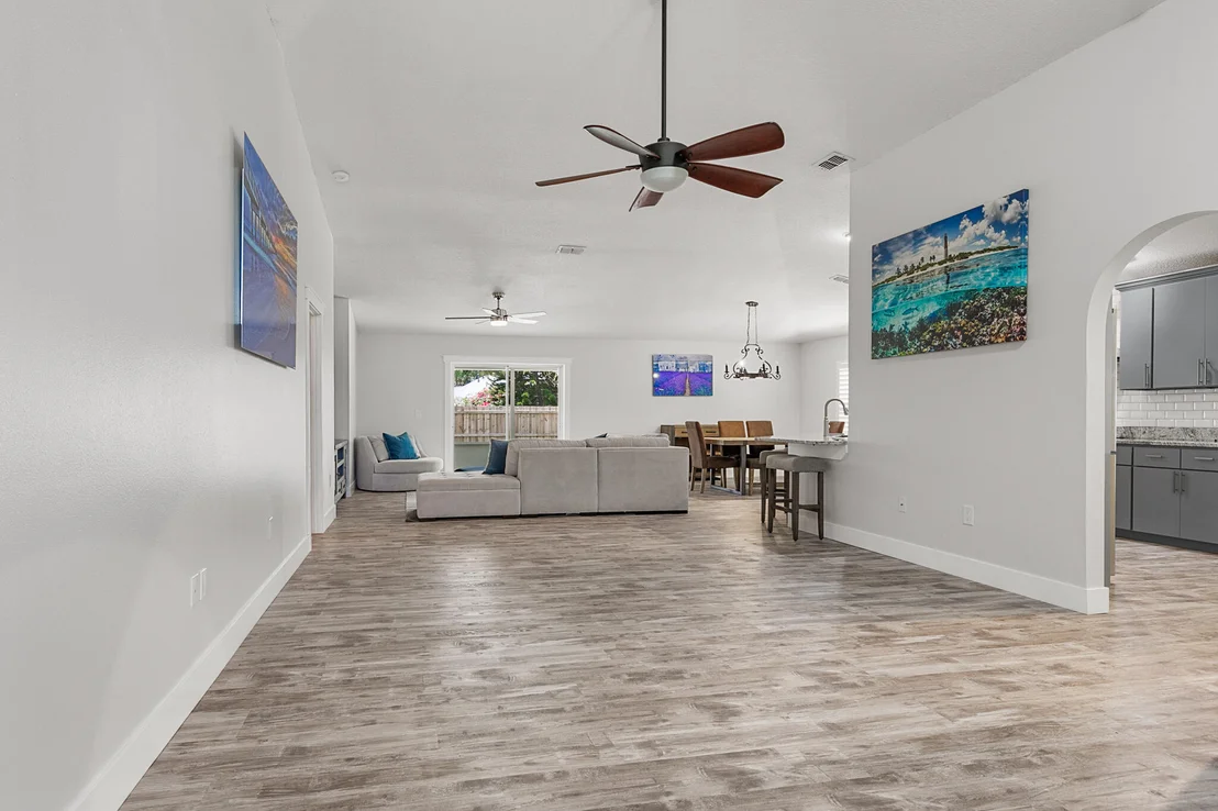 Photo of 1223 White Oak Circle