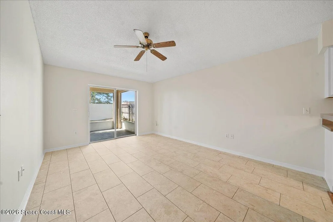 Photo of 1281 White Oak Circle
