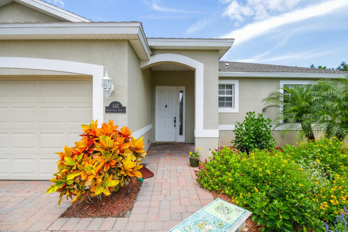 Photo of 565 Gardendale Circle SE