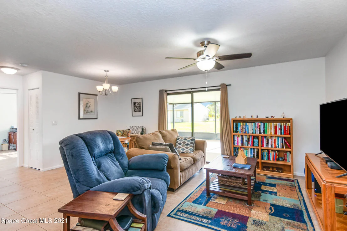 Photo of 933 Gables Way