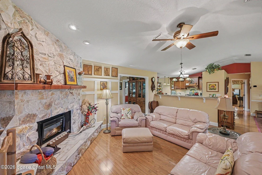 Photo of 1810 Whispering Oaks Circle