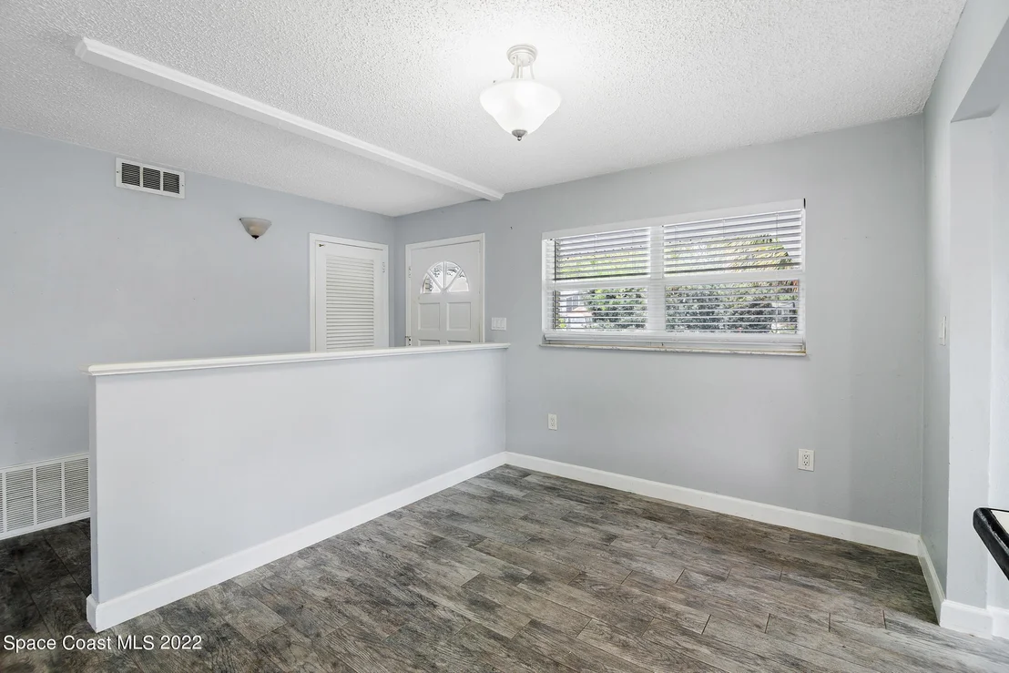 Photo of 104 Bahama Boulevard