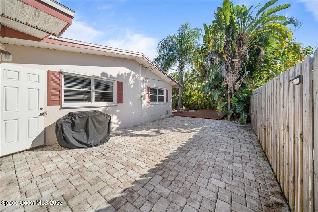 Photo of 615 N Robert Way