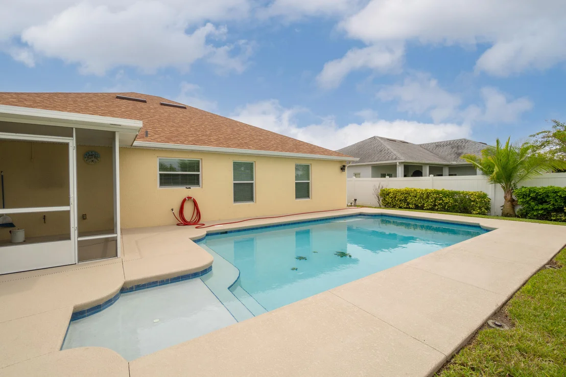 Photo of 552 Glenbrook Circle