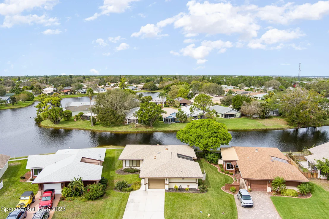 Photo of 320 Bayhead Drive
