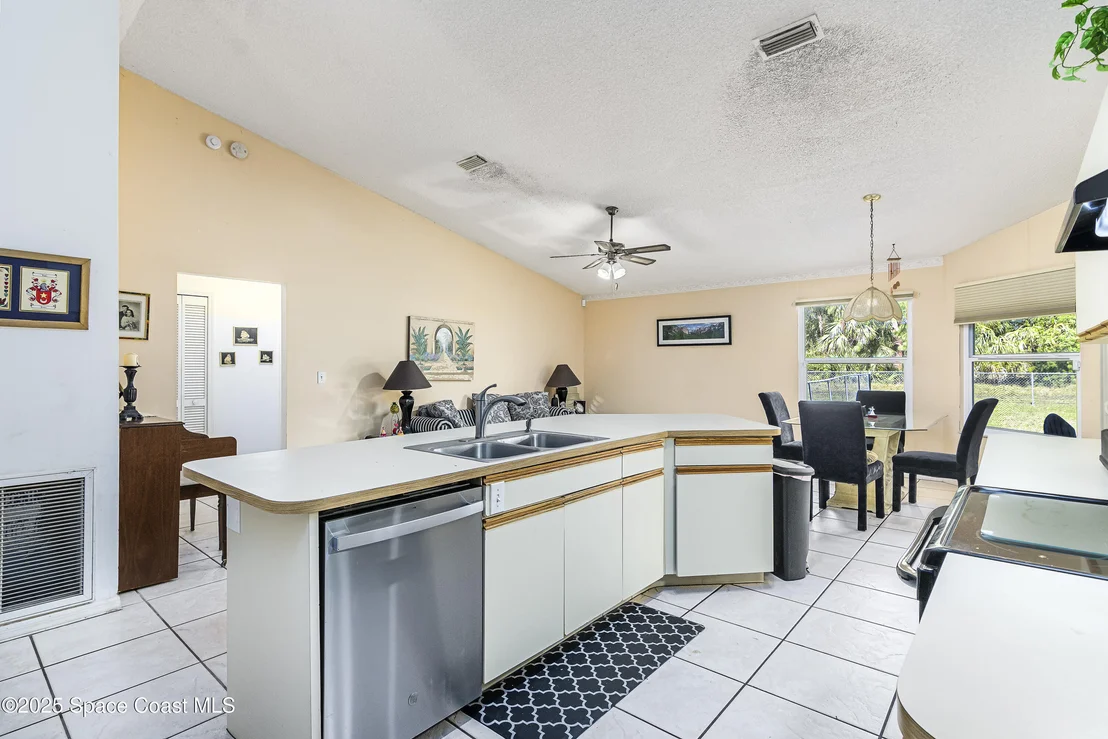 Photo of 413 Abello Road SE