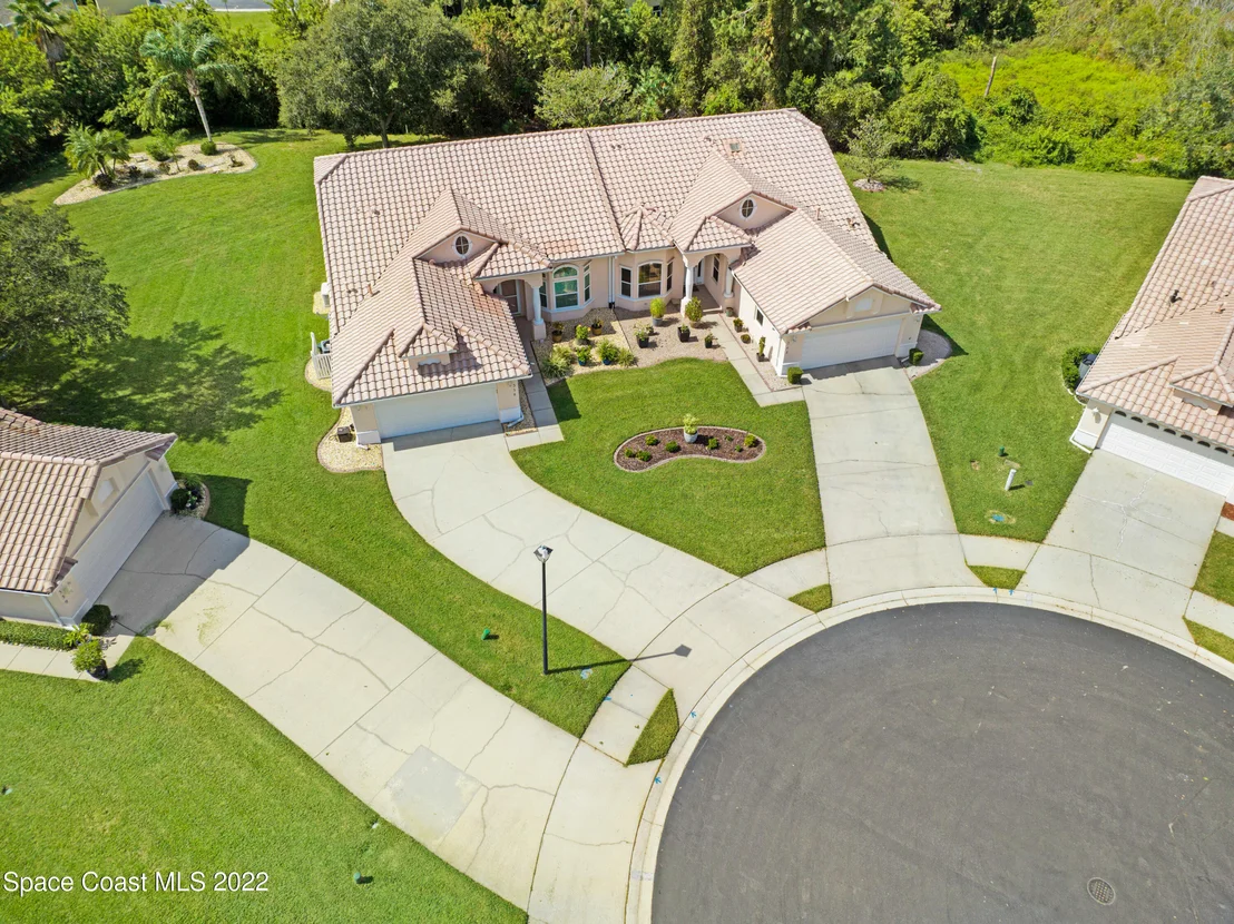 Photo of 348 Renaissance Avenue