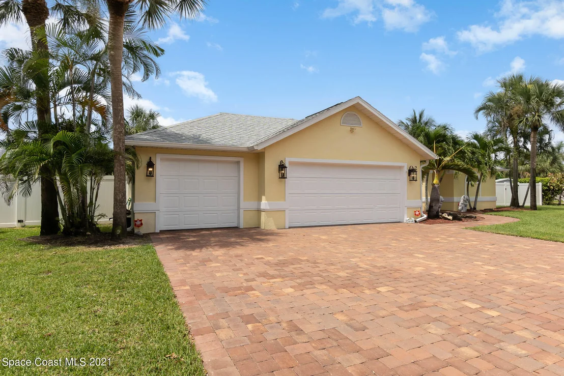 Photo of 243 Peregrine Drive